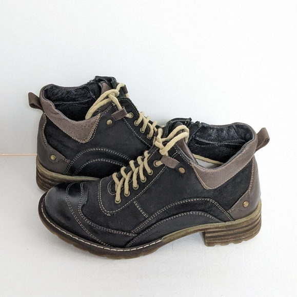 Vintage leather ankle boots - Picture 15 of 16